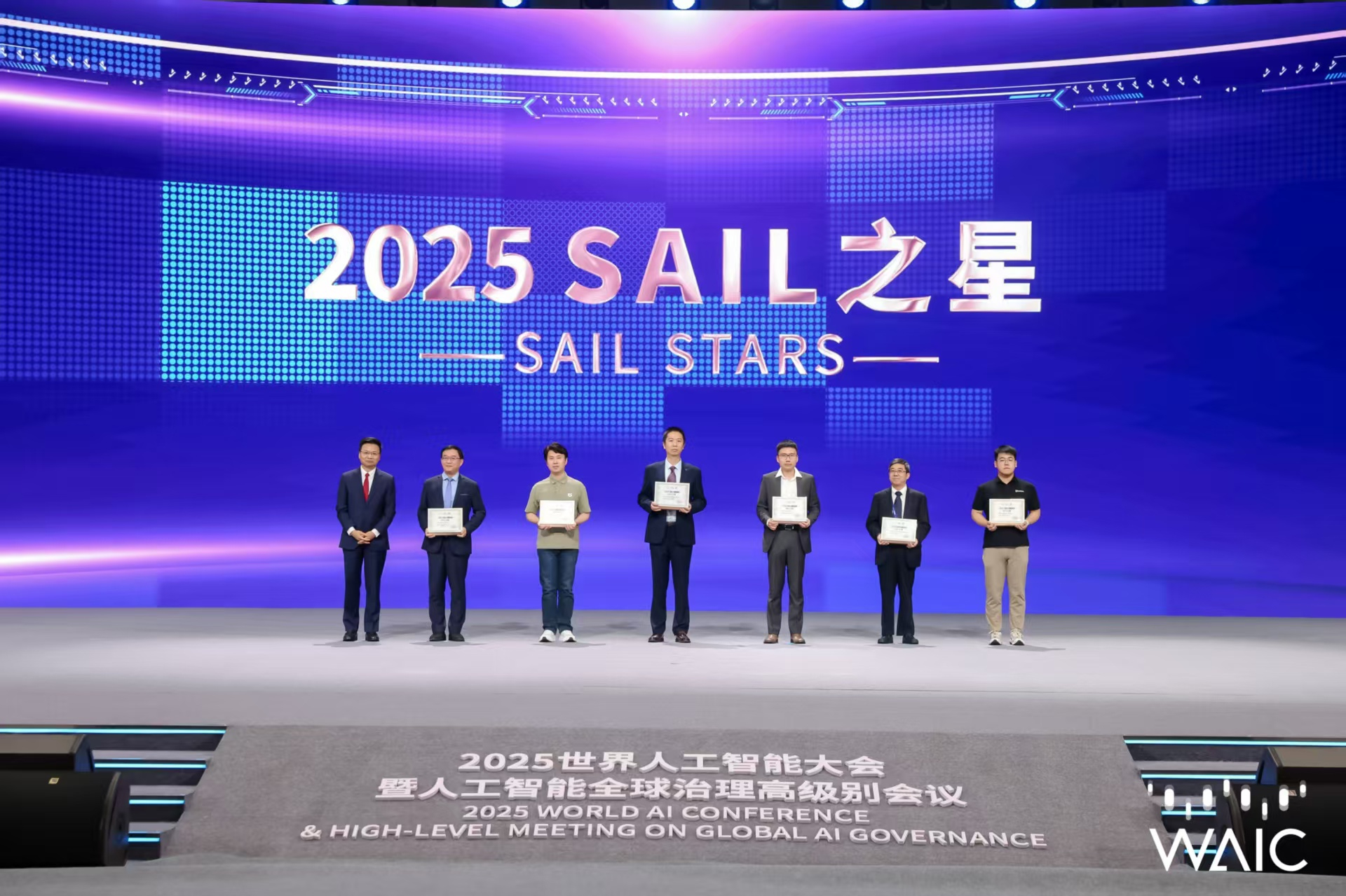 BG集团官网-海信音响如何用“1/3体积”实现声场突围？